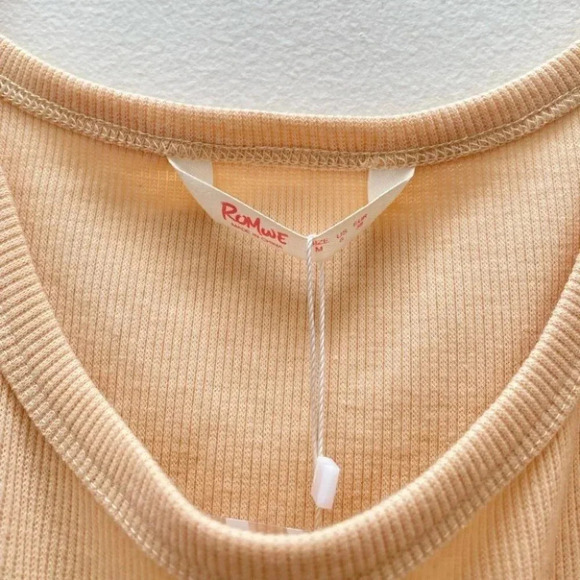 ROMWE - NWT Ribbed Cropped  Tank - Picture 5 of 7